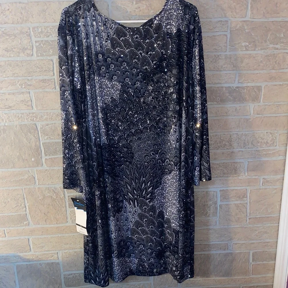 Chic Black and Gray Long Sleeve Dress - Picture 6 of 7